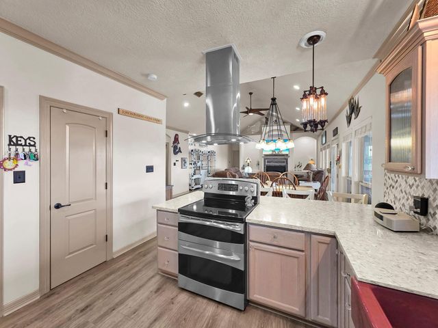 1101 Fountain View Drive, Crystal Beach, TX 77650