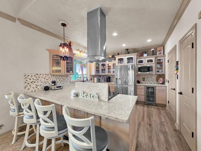 1101 Fountain View Drive, Crystal Beach, TX 77650