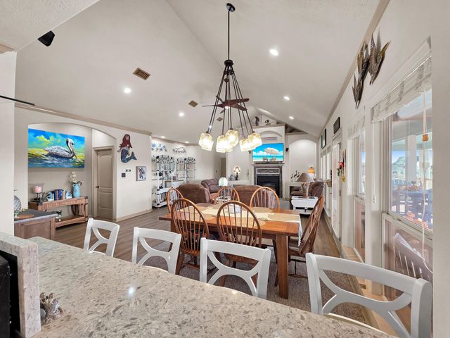 1101 Fountain View Drive, Crystal Beach, TX 77650