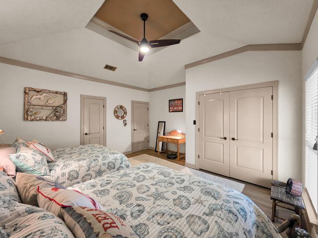 1101 Fountain View Drive, Crystal Beach, TX 77650