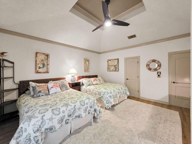 1101 Fountain View Drive, Crystal Beach, TX 77650