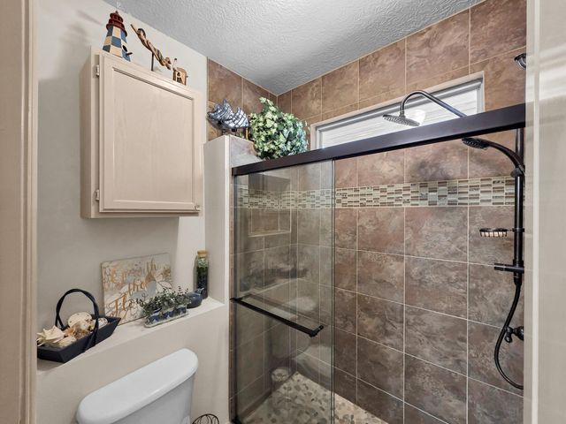 1101 Fountain View Drive, Crystal Beach, TX 77650