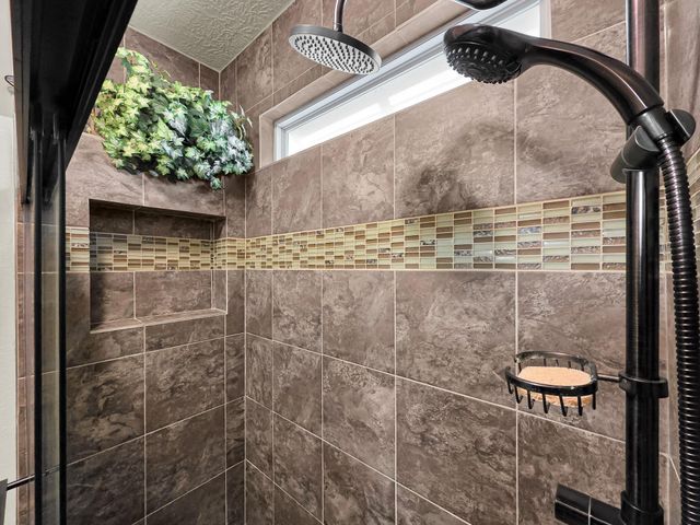 1101 Fountain View Drive, Crystal Beach, TX 77650