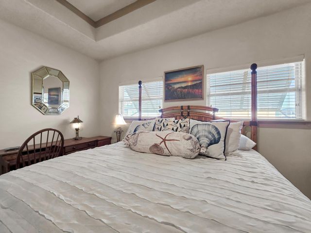 1101 Fountain View Drive, Crystal Beach, TX 77650