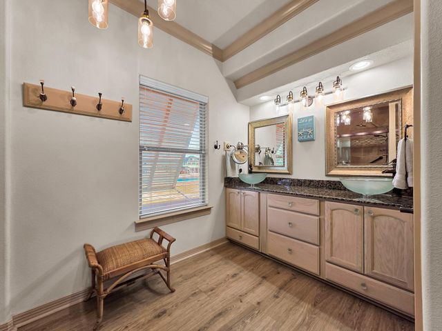 1101 Fountain View Drive, Crystal Beach, TX 77650