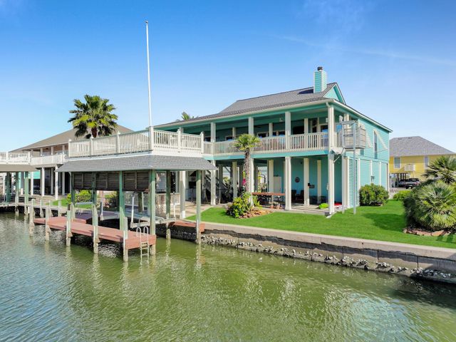 1101 Fountain View Drive, Crystal Beach, TX 77650