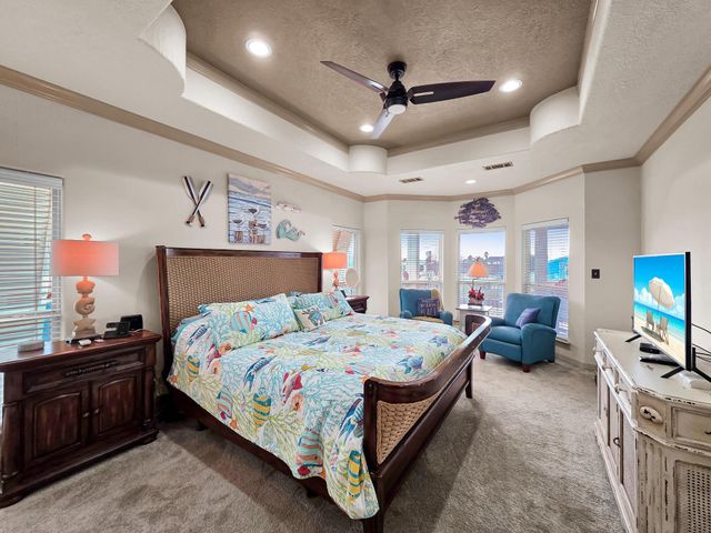 1101 Fountain View Drive, Crystal Beach, TX 77650