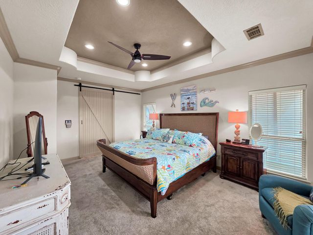 1101 Fountain View Drive, Crystal Beach, TX 77650