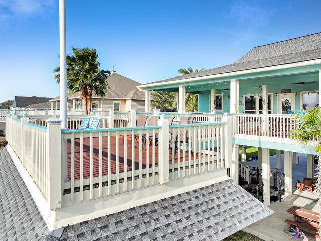 1101 Fountain View Drive, Crystal Beach, TX 77650