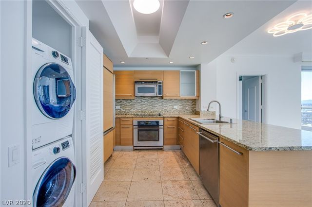 222 Karen Avenue 1802, Las Vegas, NV 89109