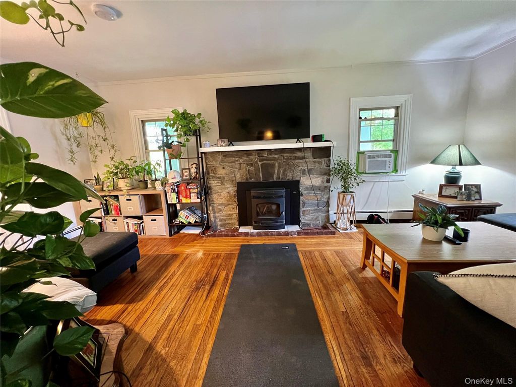 2293 Route 9G, Staatsburg, NY 12580