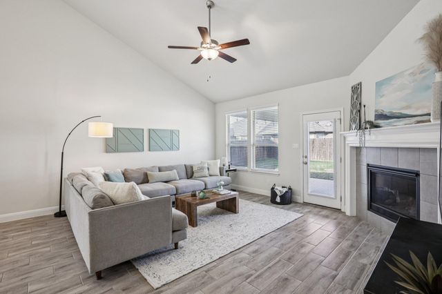 202 Quarryman DR, Hutto, TX 78634