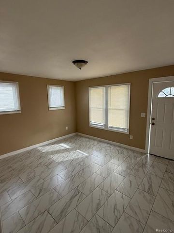 6811 Minock Street, Detroit, MI 48228