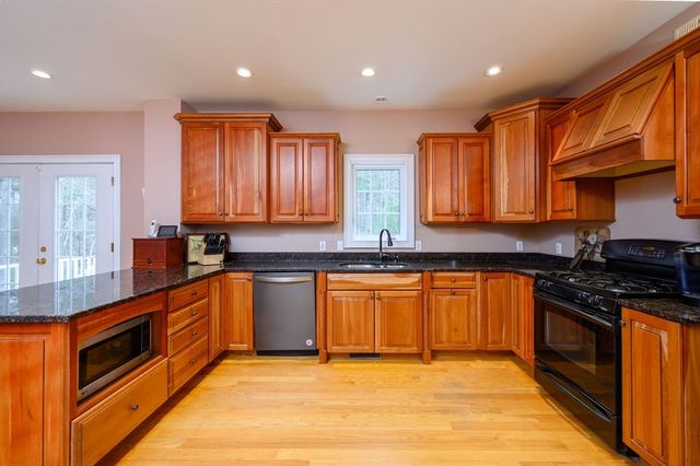 59 Erikson Ln, Pembroke, MA 02359