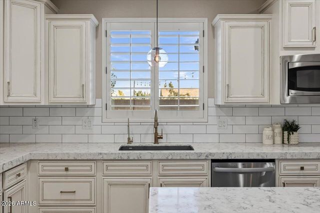 4421 S GRANITE Drive, Chandler, AZ 85249