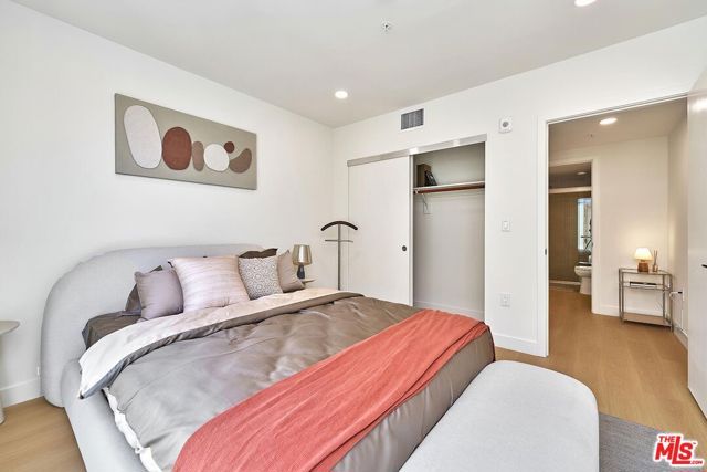 510 S Oxford Avenue 204, Los Angeles, CA 90020