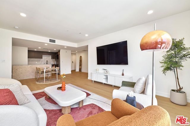 510 S Oxford Avenue 204, Los Angeles, CA 90020