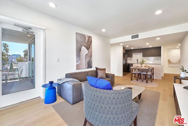 510 S Oxford Avenue 204, Los Angeles, CA 90020
