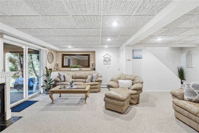 4 Melrose Drive, Coventry, RI 02816