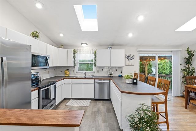 4 Melrose Drive, Coventry, RI 02816