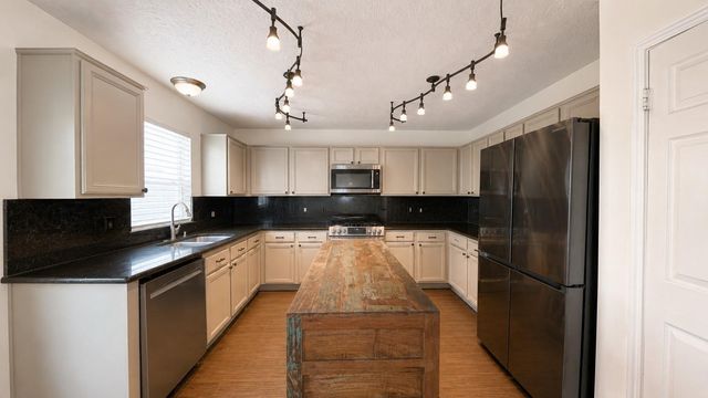 2142 Scenic Hollow Court, Katy, TX 77450