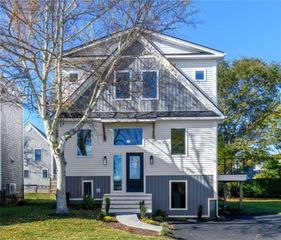 91 Houston Avenue, Newport, RI 02840