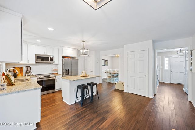 5107 Glen Cove Rd, La Grange, KY 40031