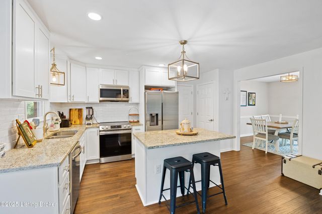 5107 Glen Cove Rd, La Grange, KY 40031