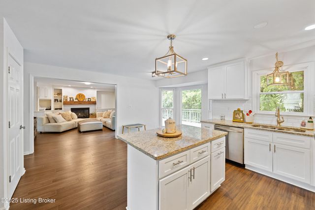 5107 Glen Cove Rd, La Grange, KY 40031