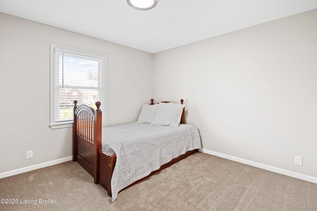 5107 Glen Cove Rd, La Grange, KY 40031