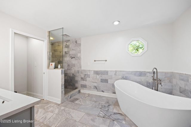 5107 Glen Cove Rd, La Grange, KY 40031