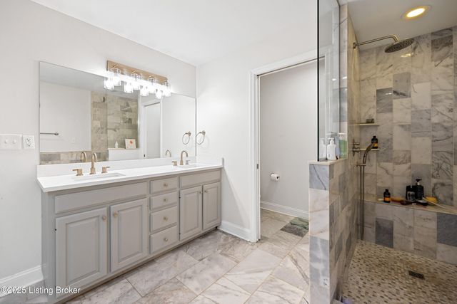 5107 Glen Cove Rd, La Grange, KY 40031