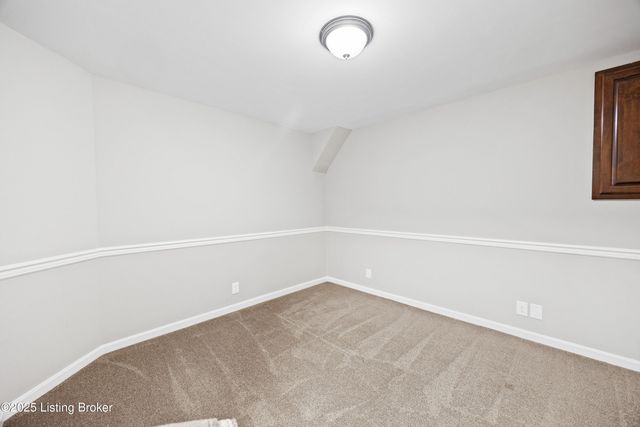 5107 Glen Cove Rd, La Grange, KY 40031