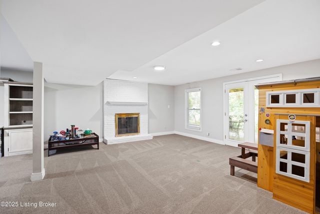 5107 Glen Cove Rd, La Grange, KY 40031