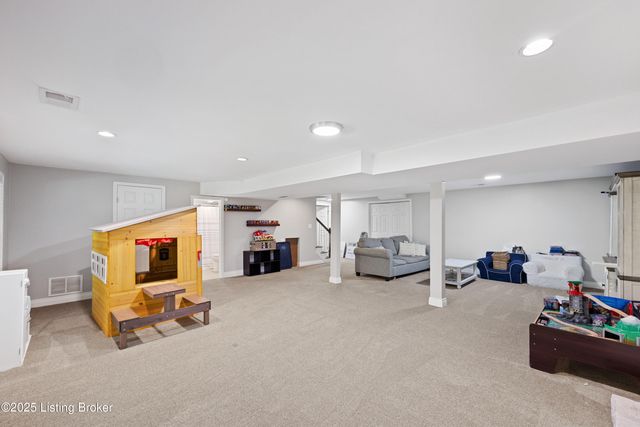 5107 Glen Cove Rd, La Grange, KY 40031