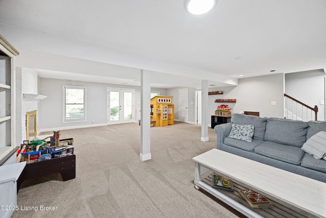 5107 Glen Cove Rd, La Grange, KY 40031