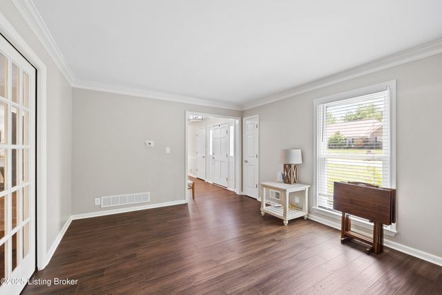 5107 Glen Cove Rd, La Grange, KY 40031