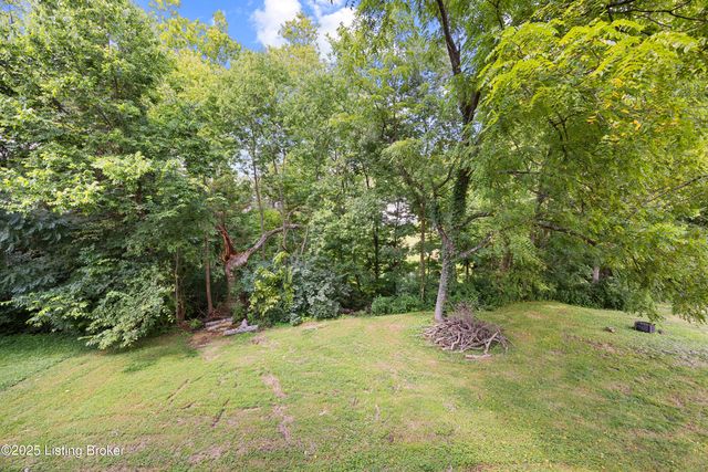 5107 Glen Cove Rd, La Grange, KY 40031