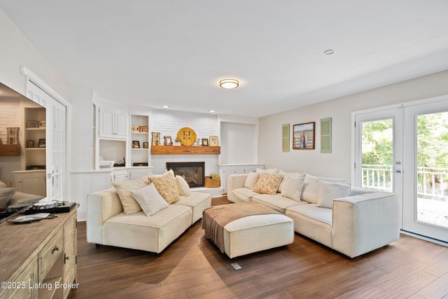 5107 Glen Cove Rd, La Grange, KY 40031