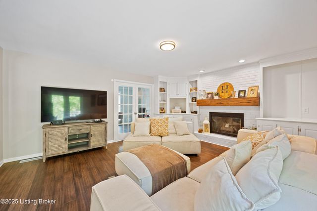 5107 Glen Cove Rd, La Grange, KY 40031