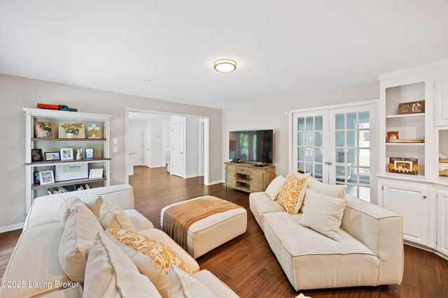 5107 Glen Cove Rd, La Grange, KY 40031