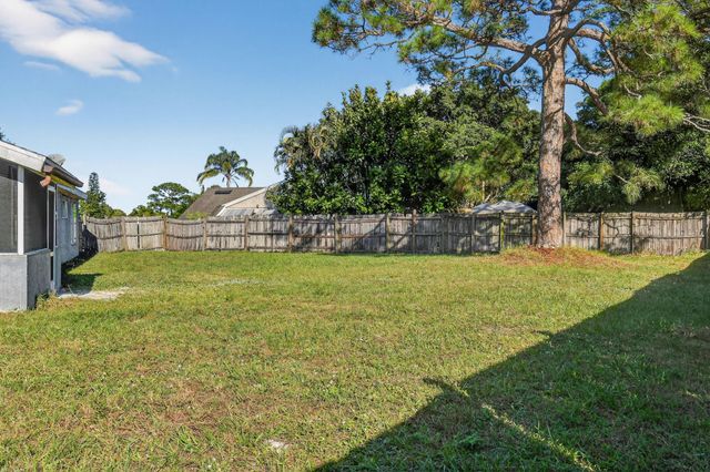 2079 SE Triumph Road, Port St Lucie, FL 34952