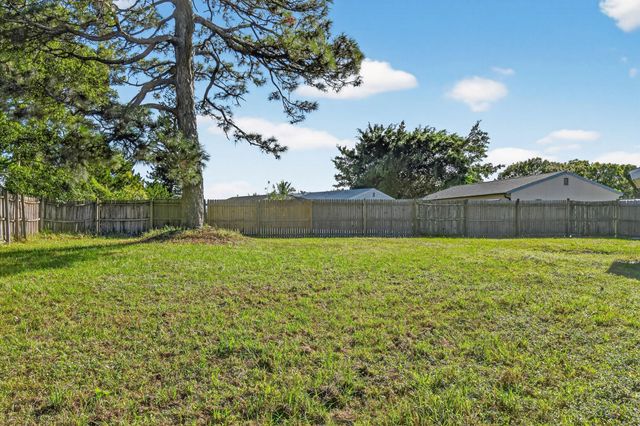 2079 SE Triumph Road, Port St Lucie, FL 34952