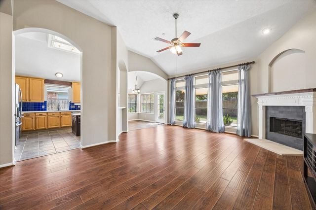 3211 Ivory Pointe Drive, League City, TX 77573