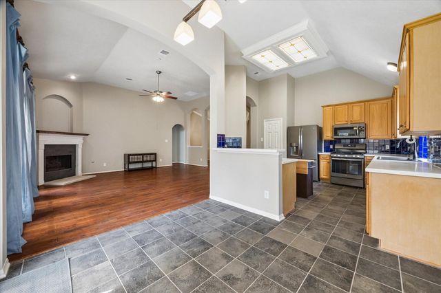 3211 Ivory Pointe Drive, League City, TX 77573