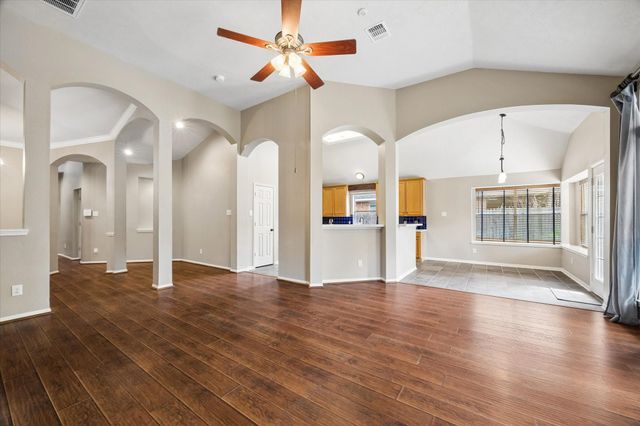 3211 Ivory Pointe Drive, League City, TX 77573