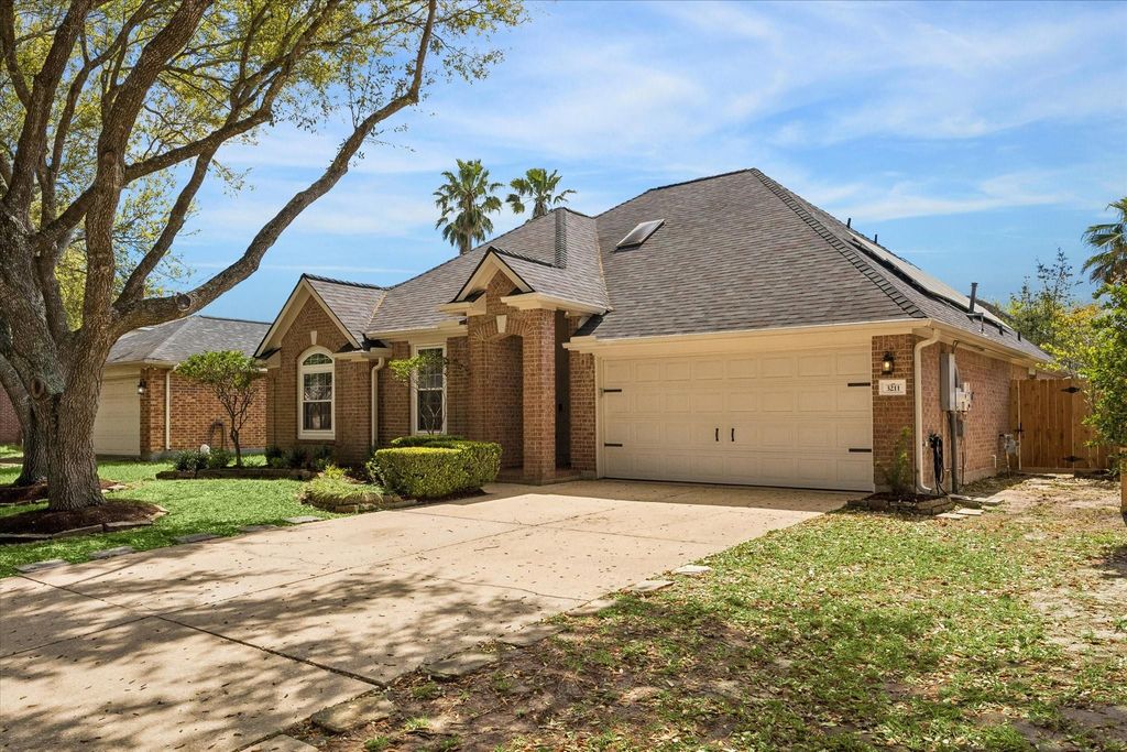 3211 Ivory Pointe Drive, League City, TX 77573