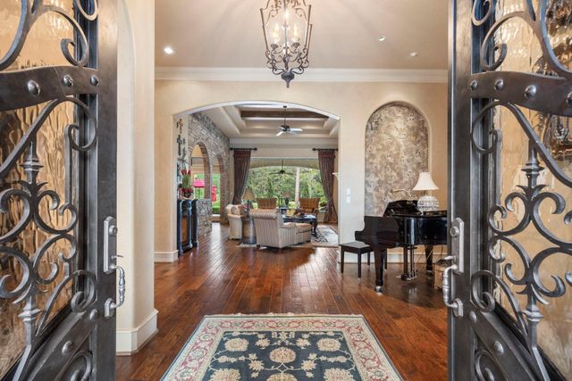 38 Post Shadow Estate Drive, Spring, TX 77389