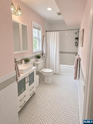78 Midland Avenue, Fair Lawn, NJ 07410