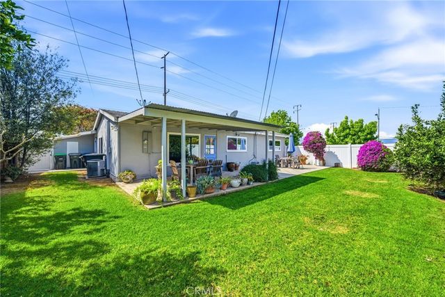 956 W Wilson St, Costa Mesa, CA 92627